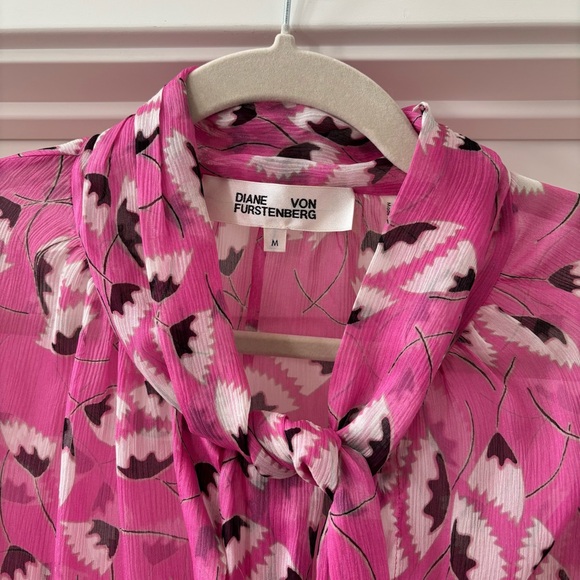 Diane Von Furstenberg Fuchsia Patterned 100% Silk Blouse M - Picture 2 of 7